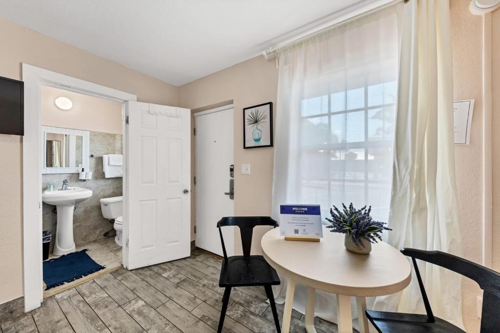 Located By The Beach 1 Bedroom With Parking And Pool Clearwater Exterior foto