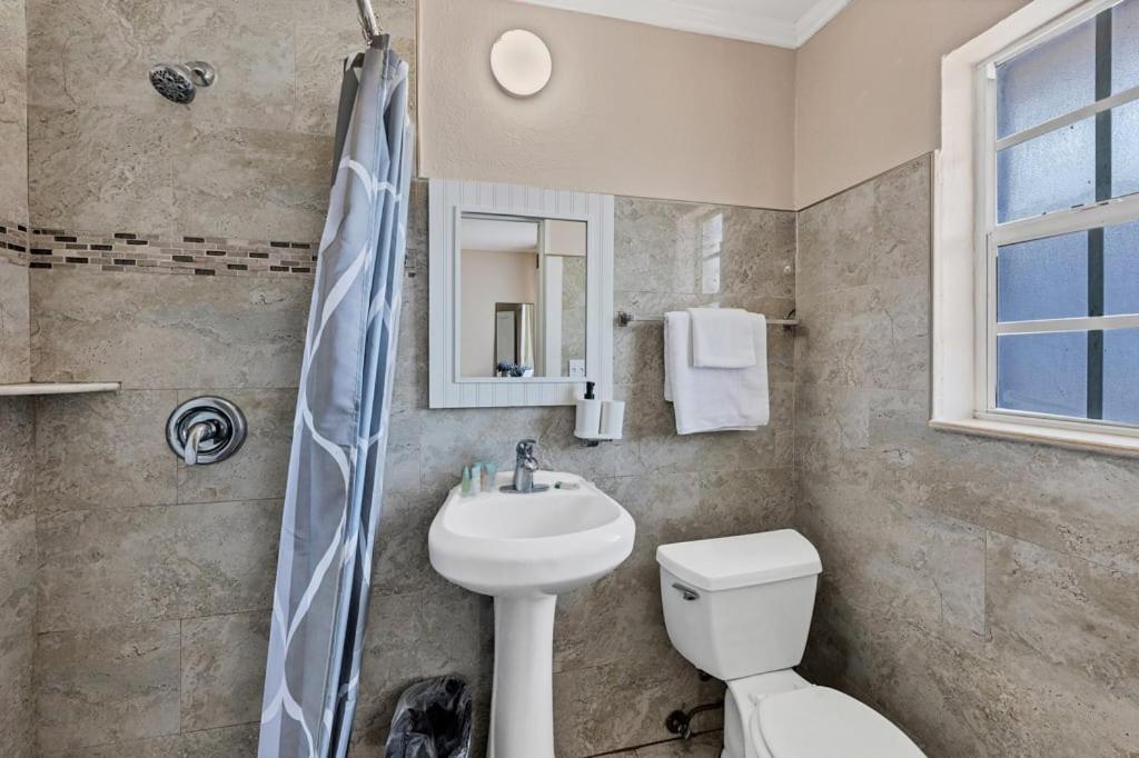 Located By The Beach 1 Bedroom With Parking And Pool Clearwater Exterior foto
