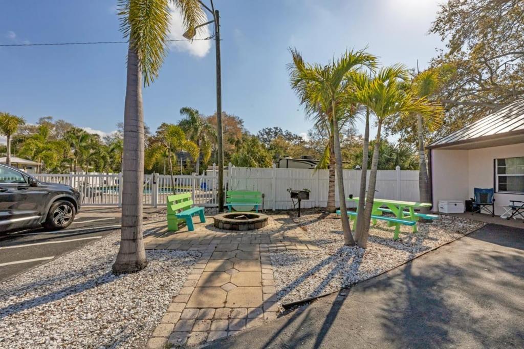 Located By The Beach 1 Bedroom With Parking And Pool Clearwater Exterior foto